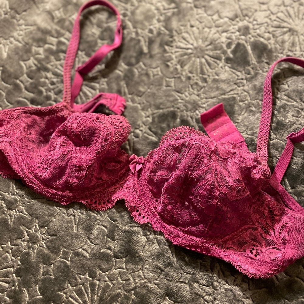 VS Victoria’s Secret vintage lace bra size 30A